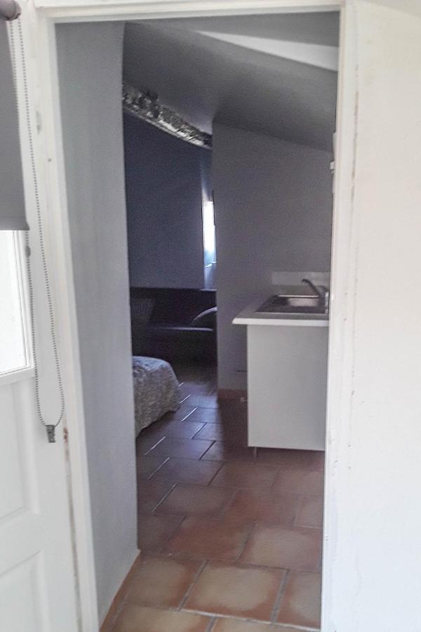 Studio Entre Cevennes Et Camargue Montfrin エクステリア 写真
